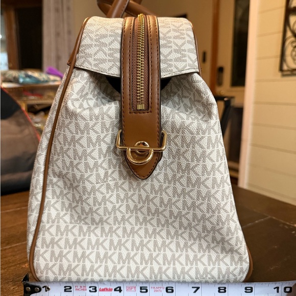 NWT Michael Kors Vanilla Weekender Bag - Picture 8 of 10
